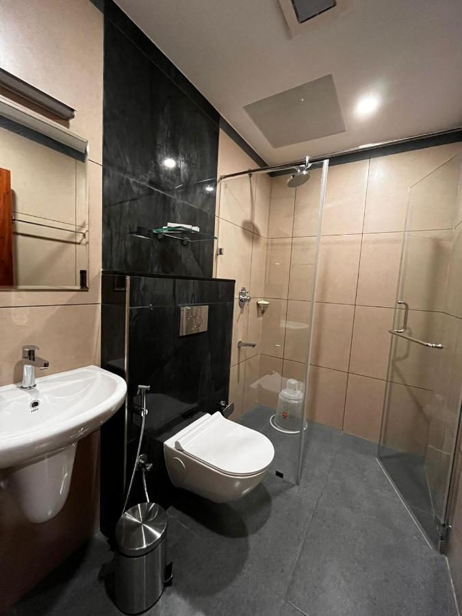 Hotel Woodlark Kattappana エクステリア 写真
