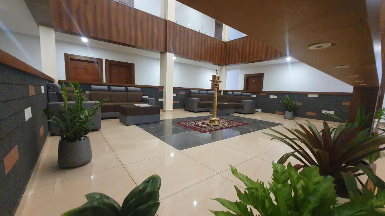 Hotel Woodlark Kattappana エクステリア 写真