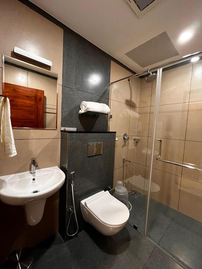 Hotel Woodlark Kattappana エクステリア 写真
