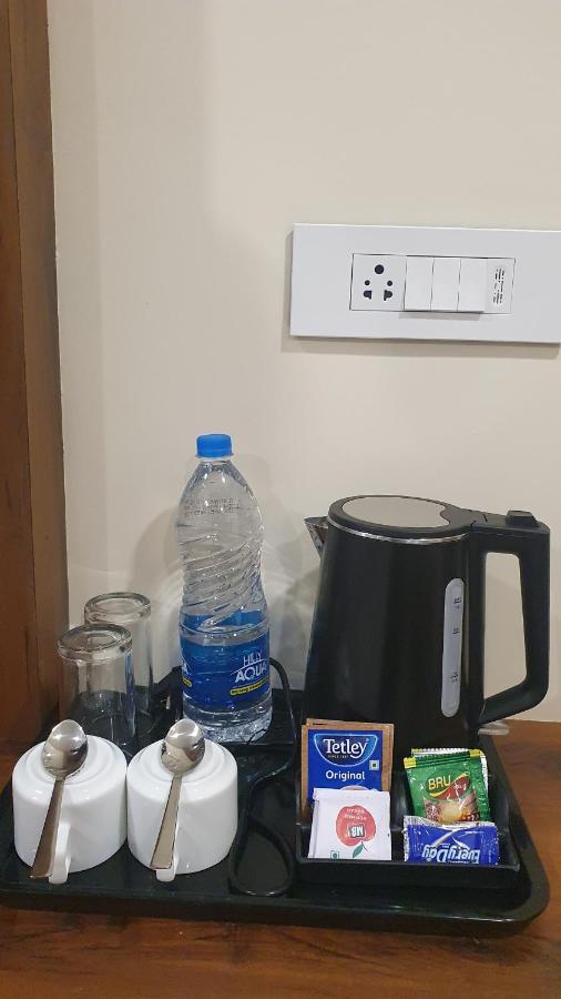 Hotel Woodlark Kattappana エクステリア 写真