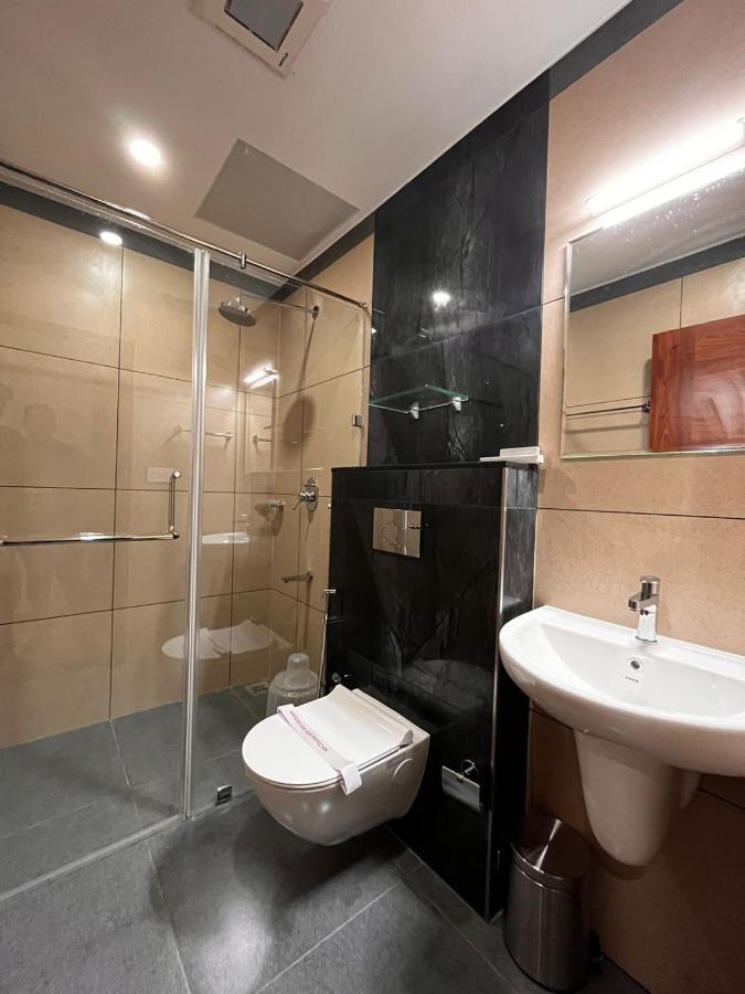 Hotel Woodlark Kattappana エクステリア 写真