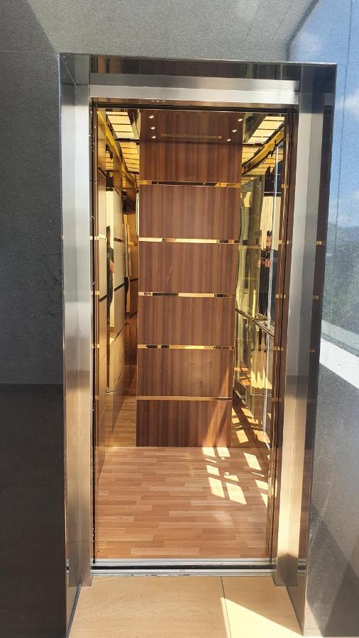 Hotel Woodlark Kattappana エクステリア 写真