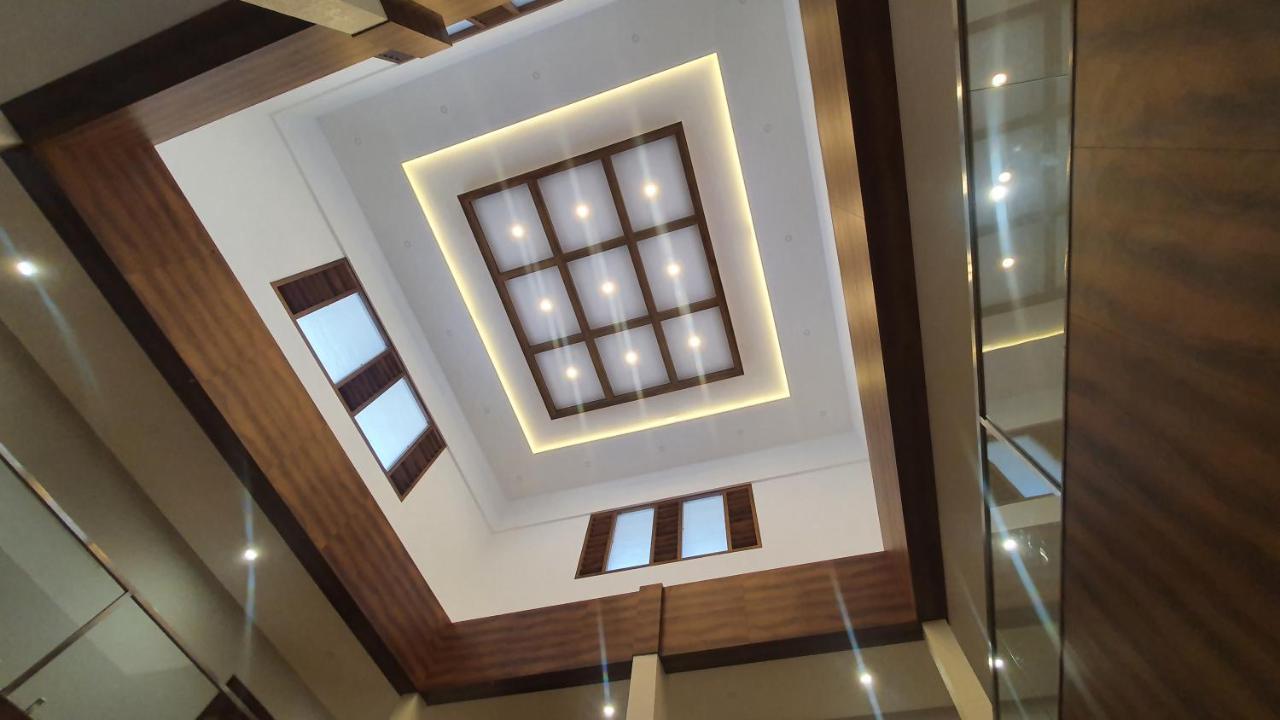 Hotel Woodlark Kattappana エクステリア 写真